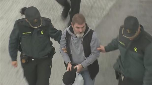 Román, a su llegada a los juzgados