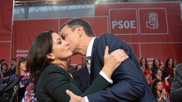 La candidata Conha Andreu junto a Pedro Sánchez