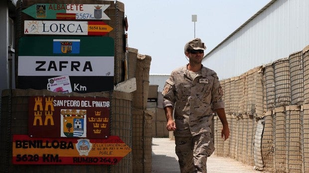 Un soldado en la base de Herat