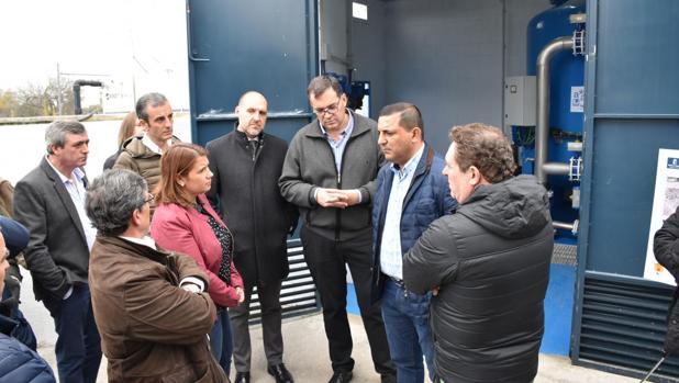 Agustina García Élez durante su visita a la ETAP de Mejorada