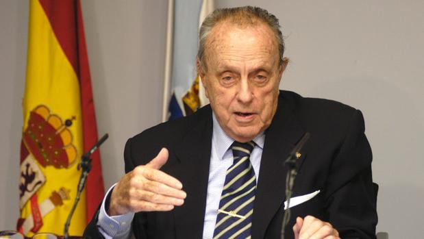 Fraga, durante una rueda de prensa durante su etapa como presidente gallego, en 2004