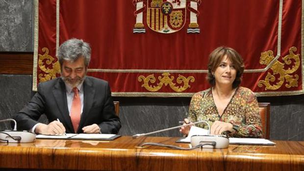 El presidente del CGPJ, Carlos Lesmes, y la ministra de Justicia, Dolores Delgado