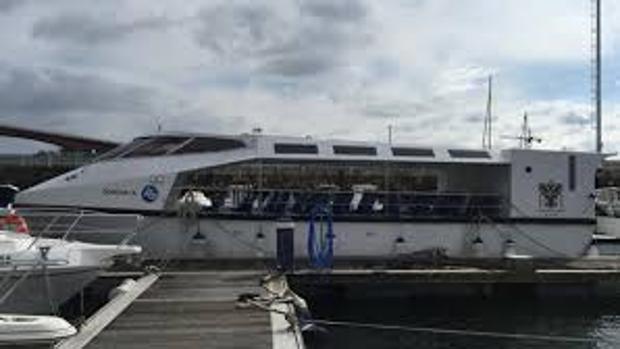 El buque sigue varado en las instalaciones del Club Naútico de Ribadeo (Lugo)