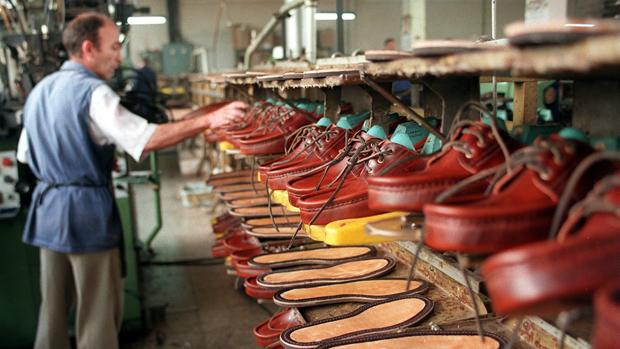 El declive de la industria aragonesa del calzado ha azotado demográficamente a la comarca del Aranda