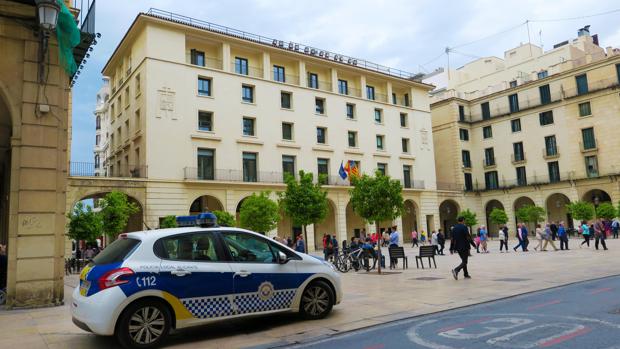 Imagen de la Audiencia de Alicante, donde se juzgarán los hechos el próximo lunes