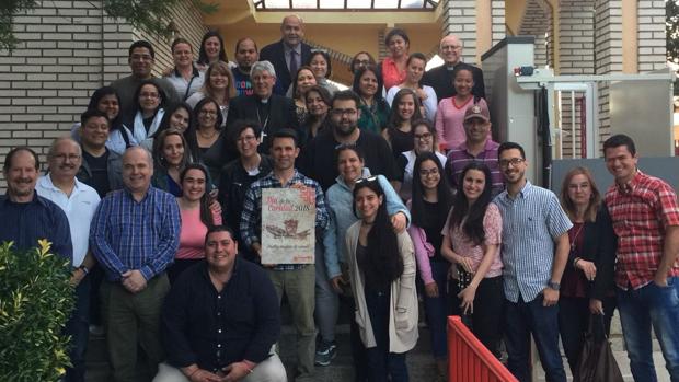 En la imagen del pasado mes de mayo, el arzobispo Braulio Rodríguez durante un encuentro que celebró con más de medio centenar de venezolanos que viven en Toledo para mostrarles el apoyo y el consuelo de la Iglesia