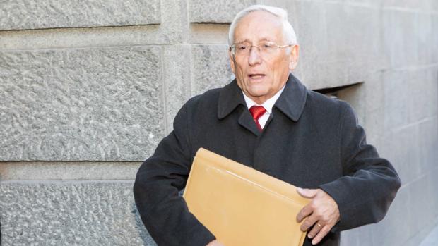 El expresidente del consejo de administración, Atilano Soto llega a la segunda jornada de declaraciones en el juicio de las prejubilaciones de Caja Segovia