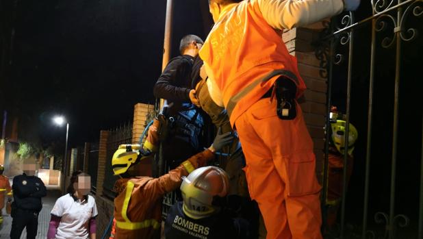 Operación de corte de la barra metálica