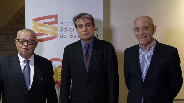 Gonzalo Santonja, Policarpo Sánchez y Antonio Piedra, ayer en Salamanca