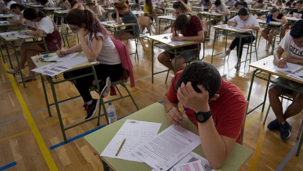 Estudiantes de Bachillerato, durante un examen
