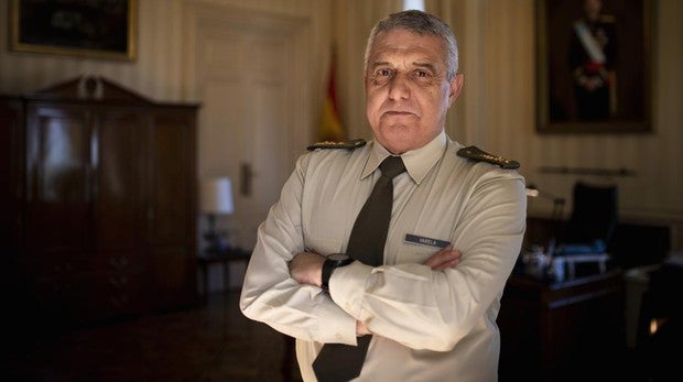 El jefe del Ejército de Tierra, en su despacho del Palacio de Buenavista