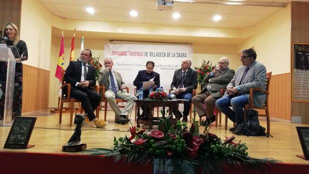 La tertulia en Villaseca de la Sagra contó con Christophe Andine (Vic-Fezensac), Bernard Raviglione (Céret), Sergio Villetorte (Parentis in Born), Michelle Boulsseren (Boujan sur Libron) y Jean Delbosc (Carcassone). La moderó Sixto Naranjo, periodista taurino de COPE y Telemadrid