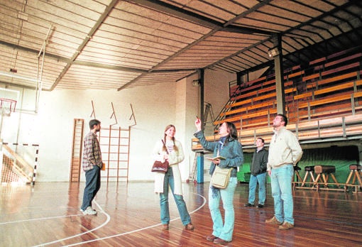 El gimnasio del Colegio Maravillas es una de las obras más emblemáticas del arquitecto Alejandro de la Sota. En su momento, 1960, fue un gran reto: hubo que salvar un desnivel de 12 metros para ampliar el centro