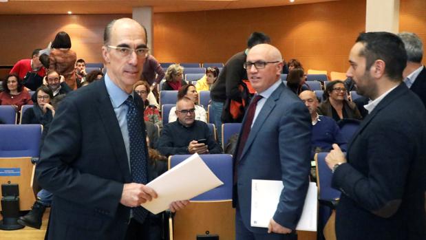 El conselleiro de Sanidade en la reunión inicial de los grupos de trabajo en enero