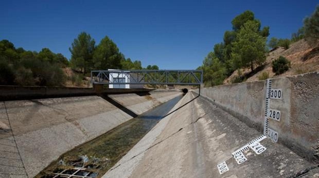 Uno de los tramos del trasvase del Tajo al Segura, a su paso por Tobarra (Albacete)