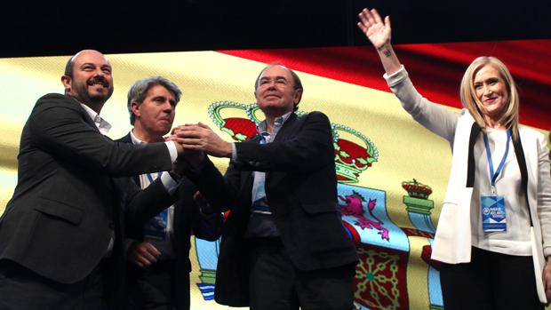 Rollán (izq.), Garrido y García-Escudero, junto a Cifuentes en un acto de partido