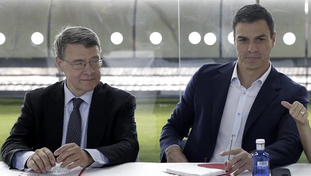 Pedro Sánchez, durante una jornada de trabajo con Jordi Sevilla, en julio de 2015, para preparar el programa económico del PSOE