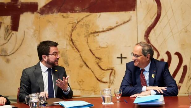 El videpresidente de la Generalitat, Pere Aragonès, junto a Quim Torra