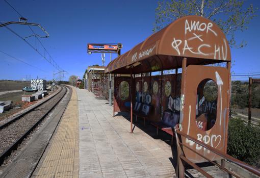 El apeadero de El Tejar dejó de prestar servicio en 2010