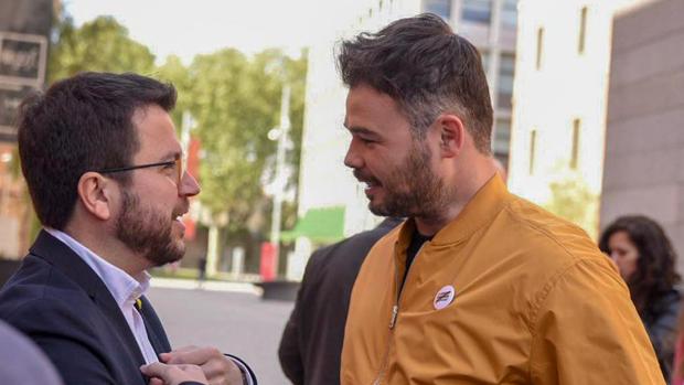 El número dos de ERC para las elecciones generales, Gabriel Rufrián, y el vicepresidente de la Generalitat, Pere Aragonès