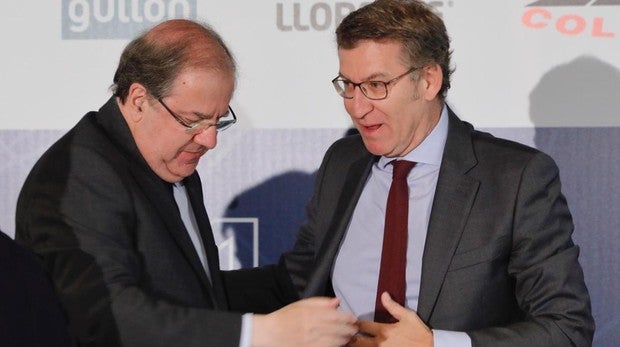 El presidente de la Junta de Castilla y León, Juan Vicente Herrera, junto al presidente de la Xunta de Galicia, Alberto Núñez Feijoo