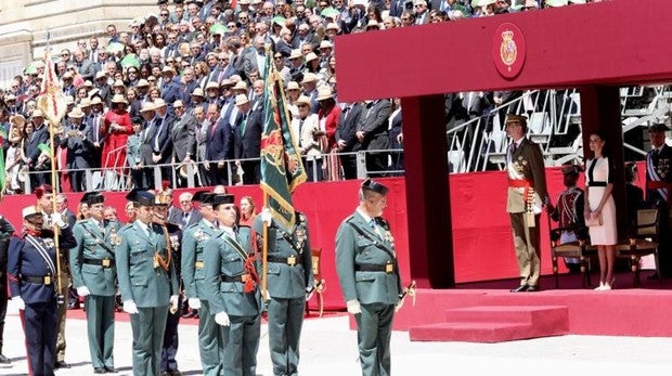Los jefes de las fuerzas que participaron en el acto se preparan para recibir el saludo de Don Felipe