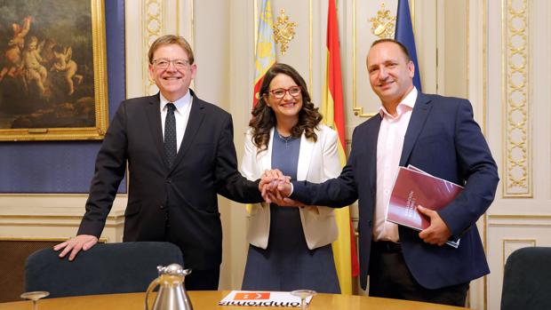 Ximo Puig, Mónica Oltra y Rubén Martínez Dalmau escenifican el inicio del nuevo acuerdo de Gobierno
