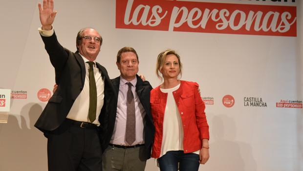 Silvia Fernández con Emiliano García-Page y Ángel Gabilondo durante un acto en la pasada campaña electoral