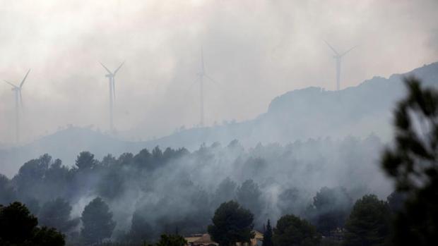 Imagen del fuego, este lunes por la tarde