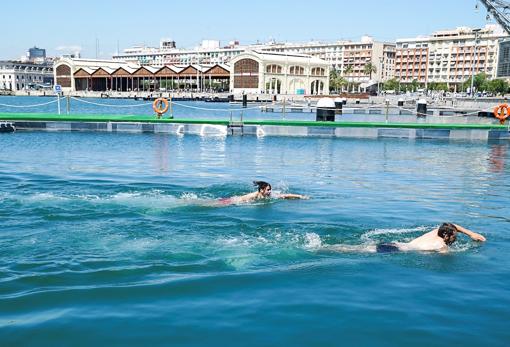 Piscina urbana de agua salada en el puerto de Valencia