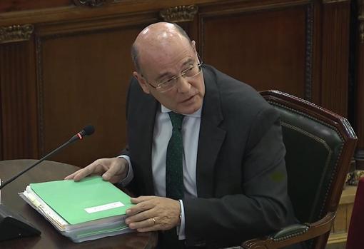 El coronel Diego Pérez de los Cobos explica al tribunal el dispositivo del 1-O
