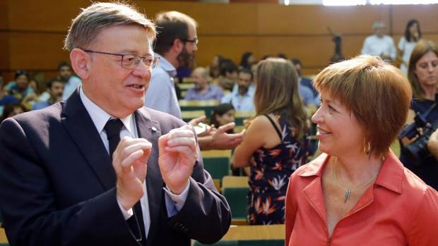 La directora de À Punt, Empar Marco, con Ximo Puig