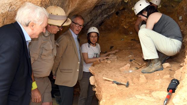 El ministro de Cultura, ayer en los yacimientos de Atapuerca