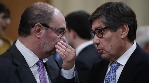 El socialista Javier Lambán (izquierda) y el líder del PAR, Arturo Aliaga