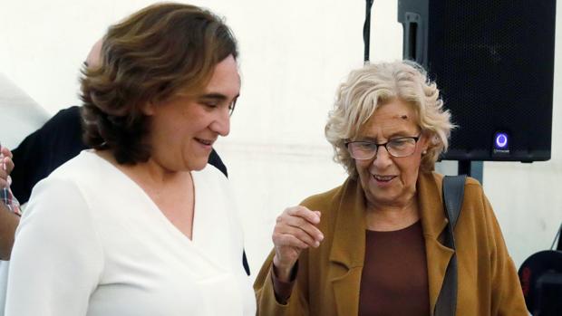 Manuela Carmena y Ada Colau en Madrid