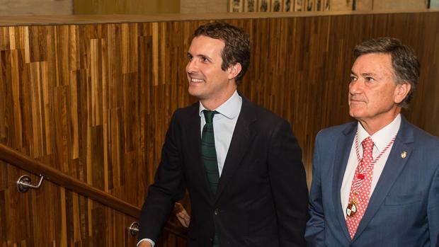 Pablo Casado, antes de la toma de posesión de Alfonso Fernández Mañueco