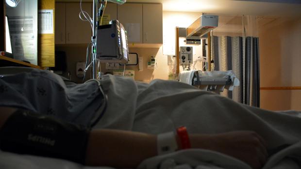 Paciente en una habitación de hospital