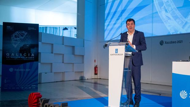 El Conselleiro de Cultura y Turismo, Román Rodríguez, durante la presentación en el Gaiás