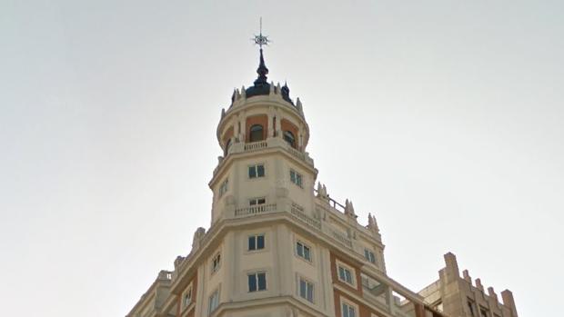 Edificio desde el que amenaza con tirarse el joven en la Gran Vía