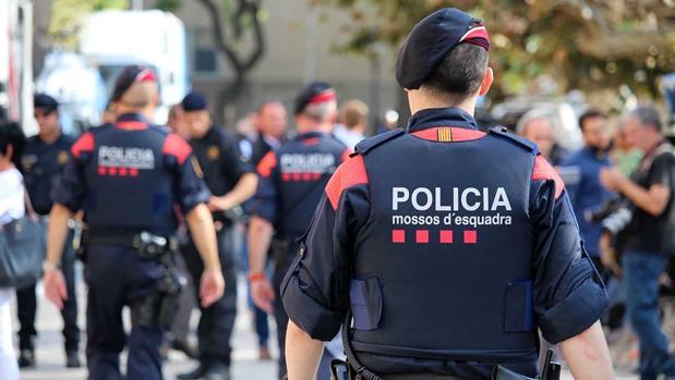 Fotografía de archivo de varios agentes de los Mossos d'Esquadra