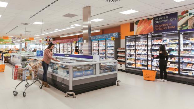 Imagen de el interior de un supermercado Consum