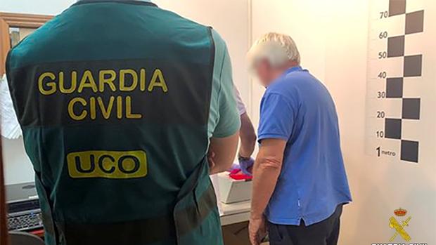 Imagen del detenido en las instalaciones de la Guardia Civil en Calpe