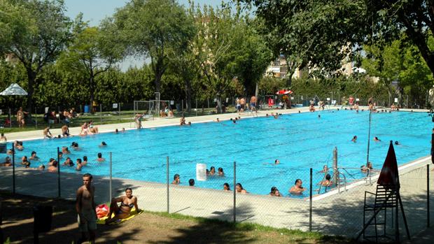 Imagen de archivo de una piscina pública