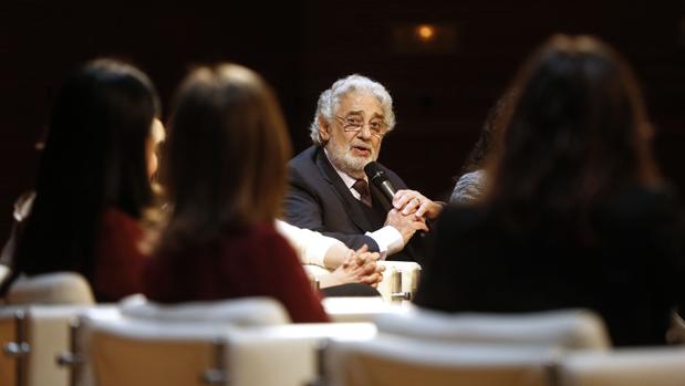 Imagen de archivo de Placido Domingo en una mesa redonda en Valencia