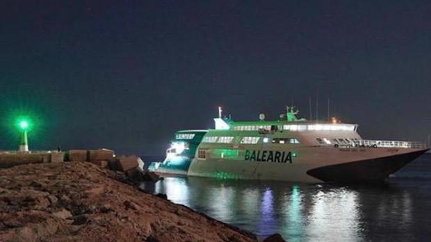 El ferry que ha quedado encallado en Dénia