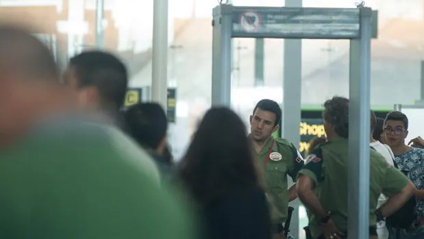 Imagen de la huelga en 2017 de los vigilantes de la empresa Eulen en el Aeropuerto de El Prat