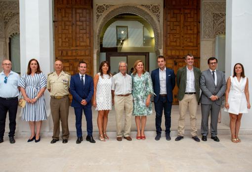 La consejera junto a Bahamontes, el director de la Vuelta y el concejal de Deportes