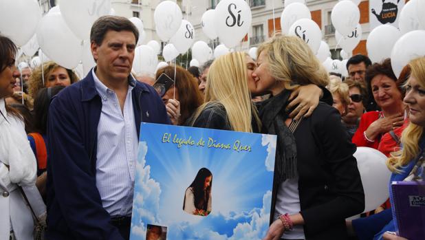 Juan Carlos Quer, junto a su hija Valeria y a su madre