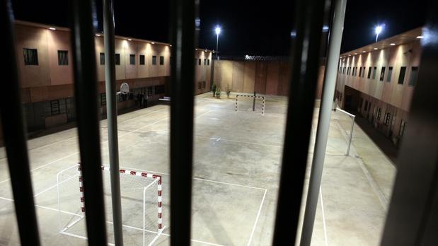 Interior del patio de una cárcel