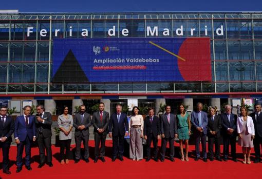 El presidente del Comité Ejecutivo de Ifema, Clemente González Soler, acompañado de las autoridades como el alcalde de la capital, José Luis Martínez-Almeida, y la presidenta de la Comunidad, Isabel Díaz Ayuso